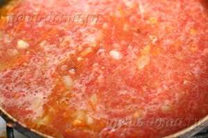 Фрикадельки из мясного фарша с томатной подливкой