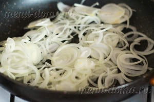 Свинина, запеченная с картофелем и сыром в духовке - сытное мясо по-французски