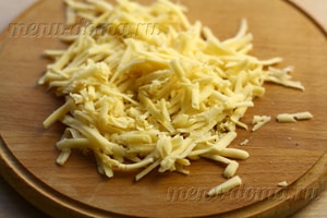 Тонкие блины с сыром и свежей зеленью