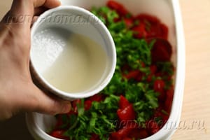 Быстрый маринованный болгарский перец с чесноком и зеленью