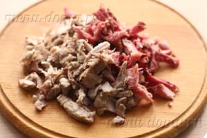 Классическая мясная солянка (сборная) с колбасой и копченостями