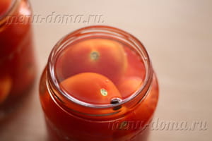 Закрываем на зиму сладкие пикантные маринованные помидоры