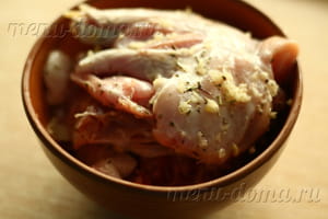 Нежное мясо кролика, запеченное со сметаной и картофелем в духовке