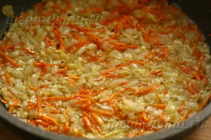 Сытный суп с мясными фрикадельками, рисом и картошкой
